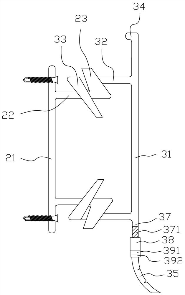 Height self-adaptive clamping skirting line