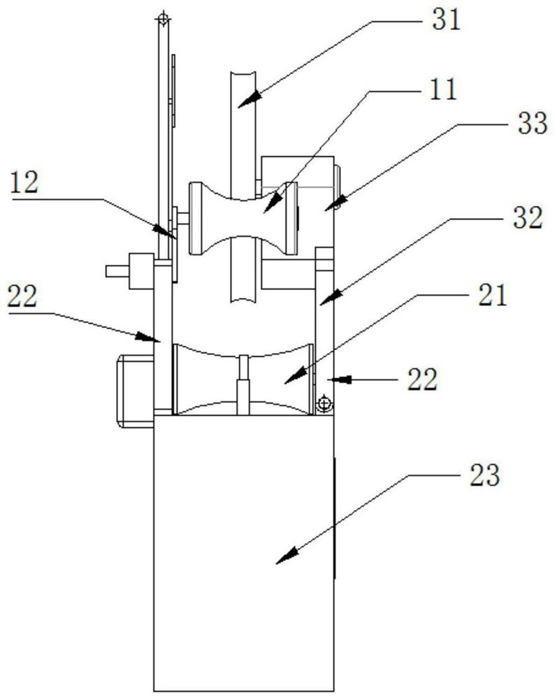 Device for measuring distance between conducting wire and ground wire of power transmission line