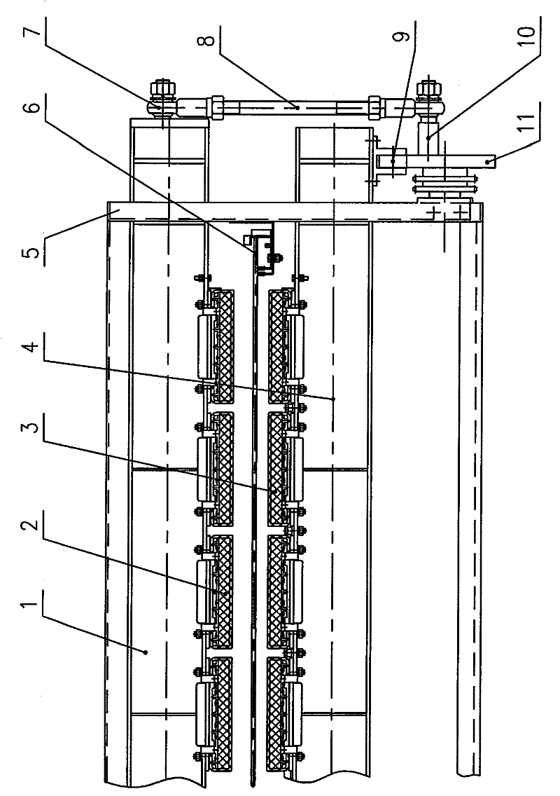 Deadweight flattening-type dehydrator for dehydration section of laver one-step processing unit