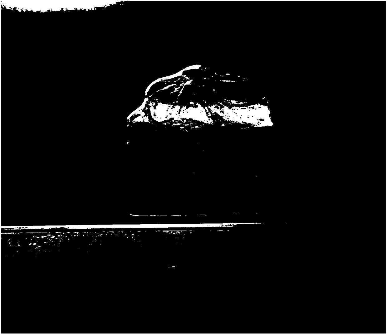 Method for preparing low-cost centimeter-sized zirconium-base amorphous alloy by adopting industrial sponge zirconium