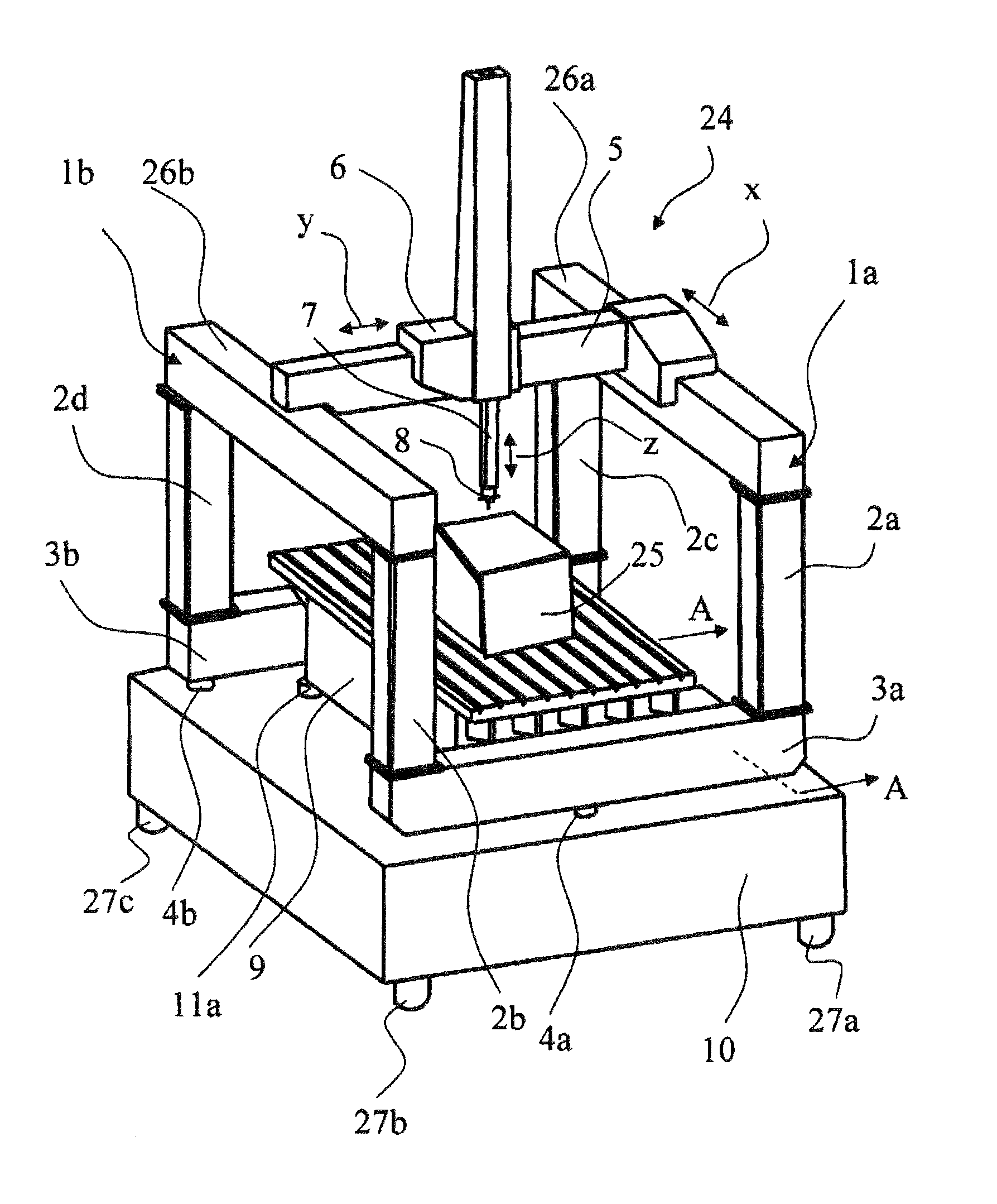 Coordinate measuring apparatus for measuring a workpiece