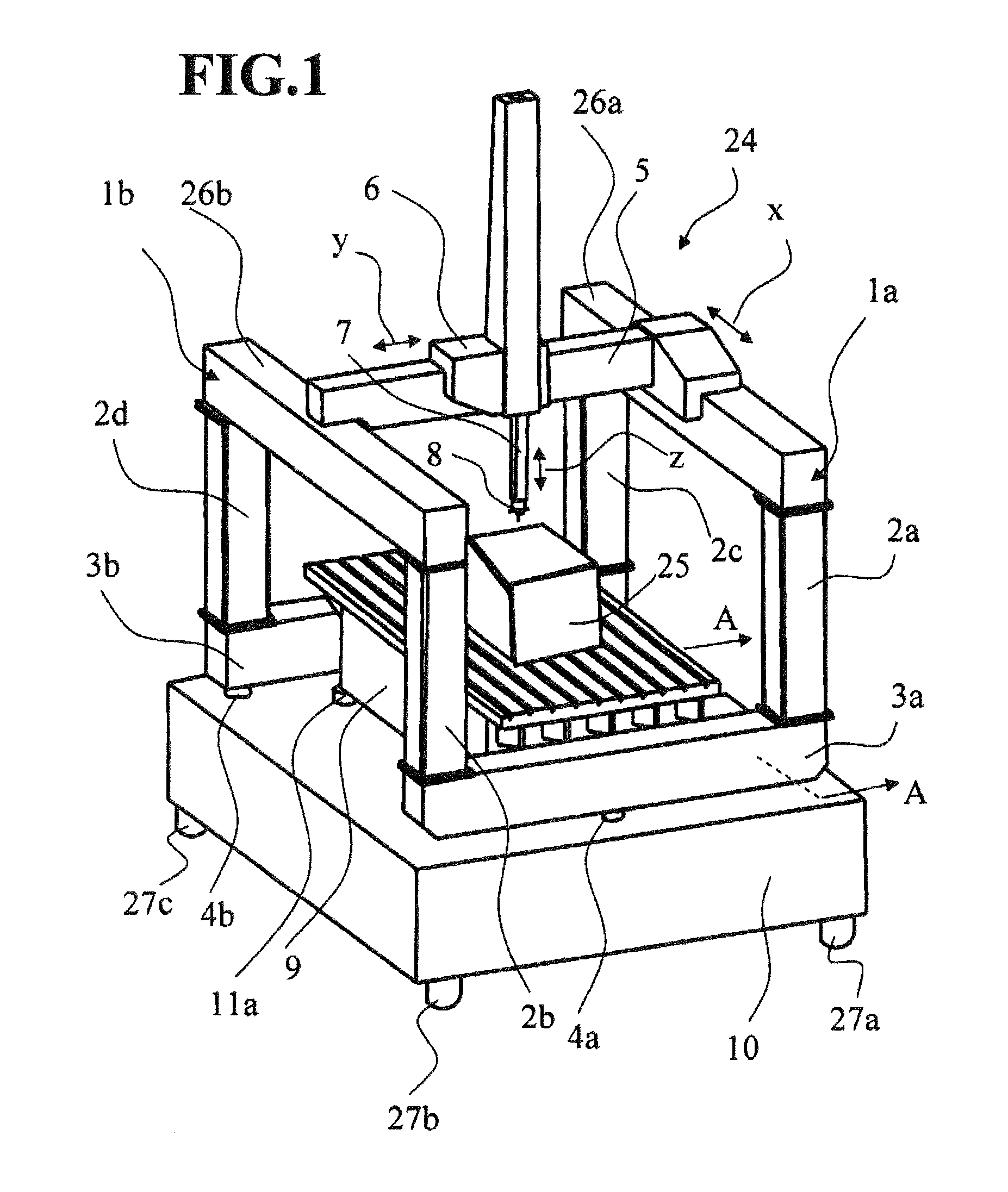 Coordinate measuring apparatus for measuring a workpiece