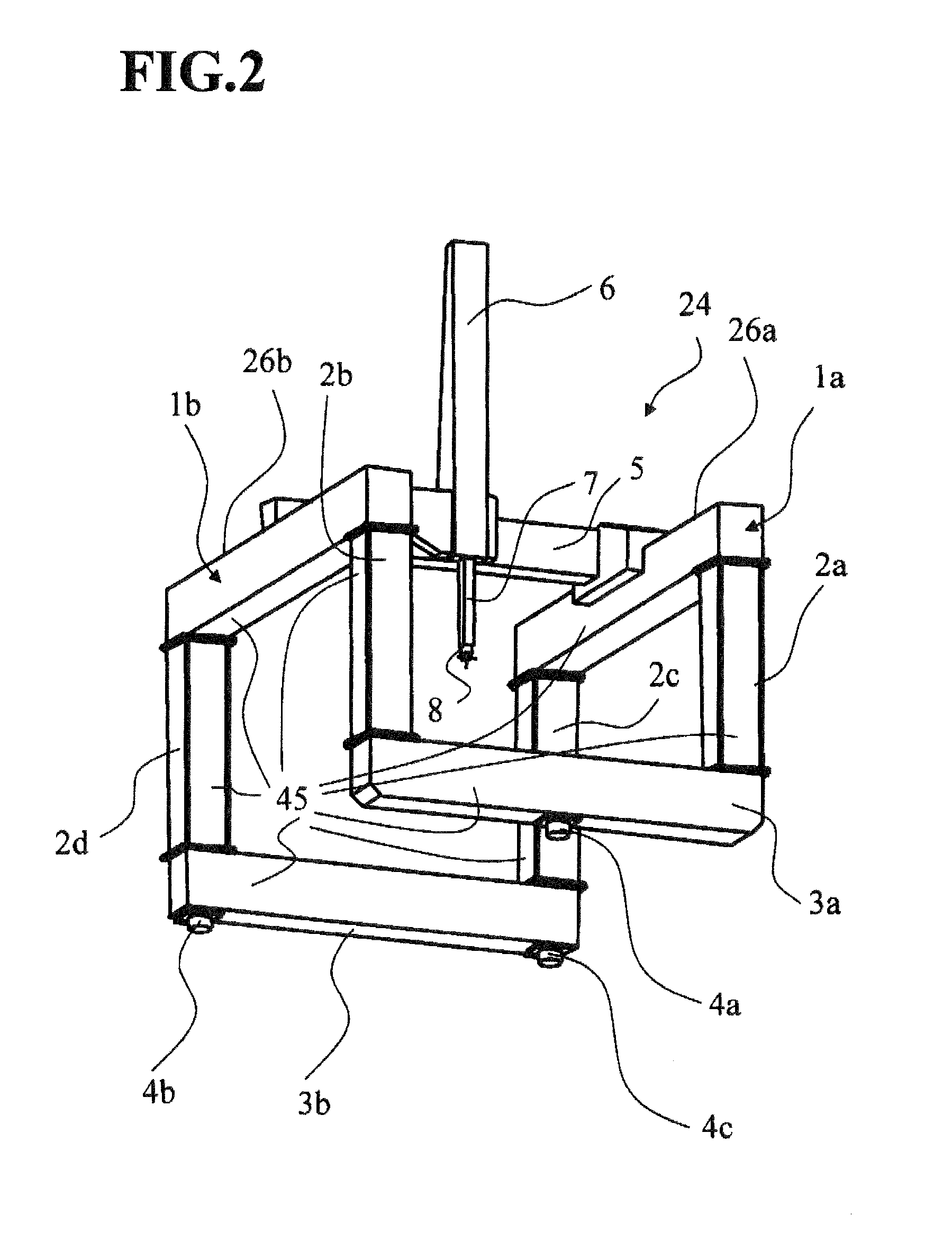 Coordinate measuring apparatus for measuring a workpiece