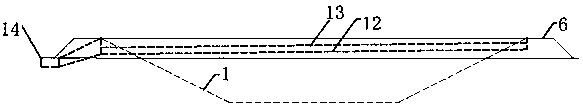 Microchannel gas discharging and water draining device for large-capacity heat storage sink