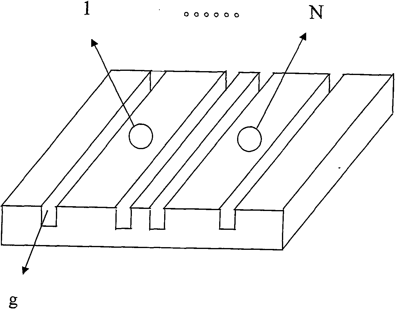 Low-cross coupling groove array antenna