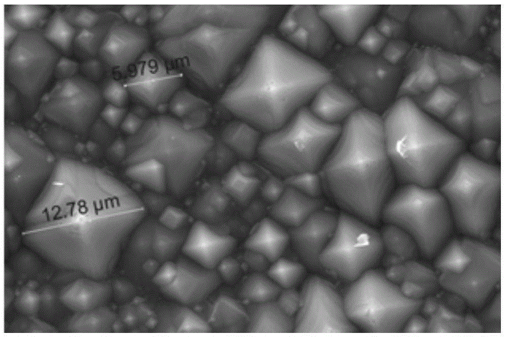 Control method for controlling suede dimension of monocrystalline silicon heterojunction solar battery cell