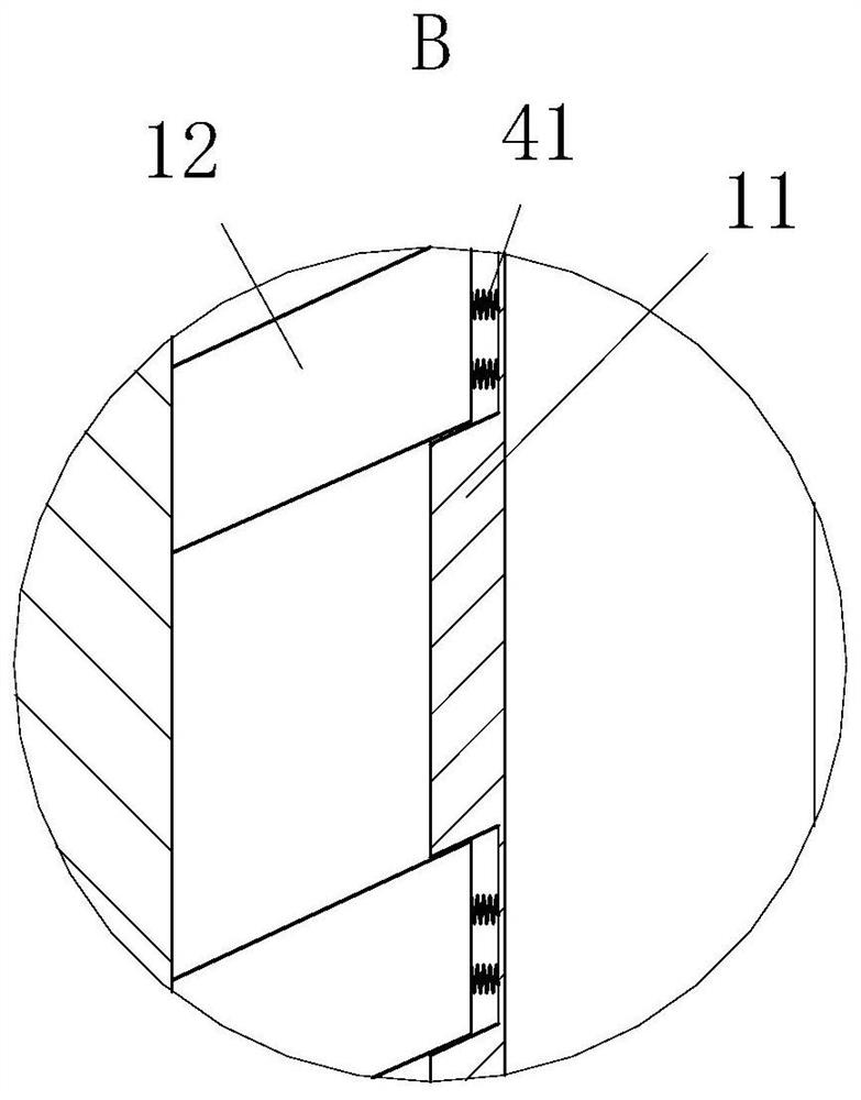 A polyurethane foaming device