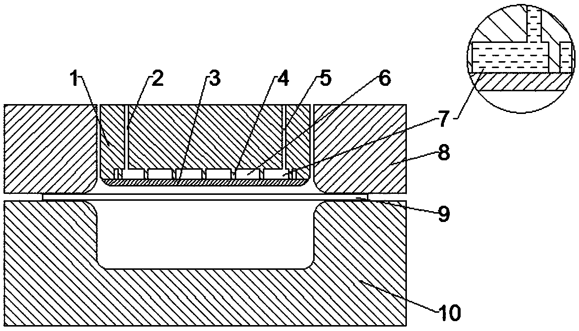 Mold for achieving in-mold rapid forming and quenching