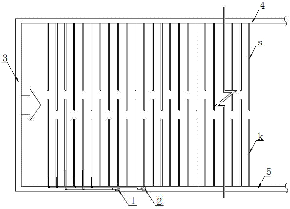 Refection reducing and outburst eliminating method for deep-hole hydraulic fracture driving gas shallow hole extraction