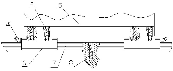 Linear track sliding device for flat knitting machine