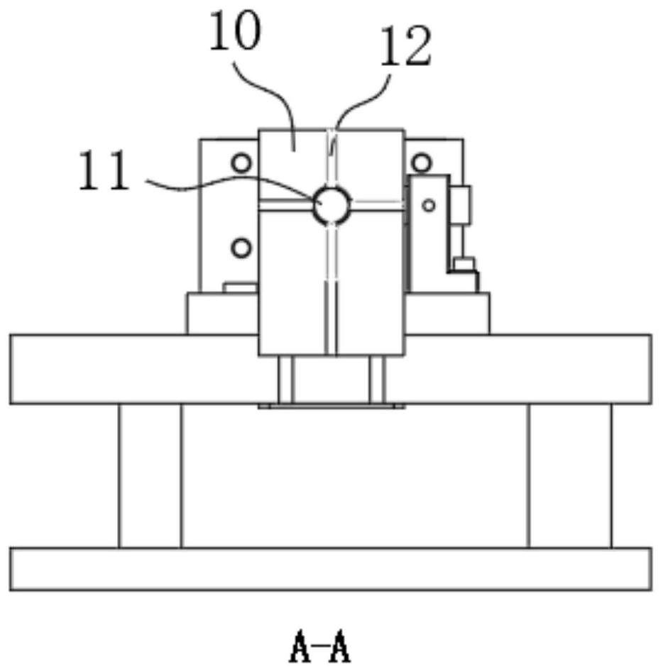 Die structure capable of automatically centering and laterally stamping inner hole of casting