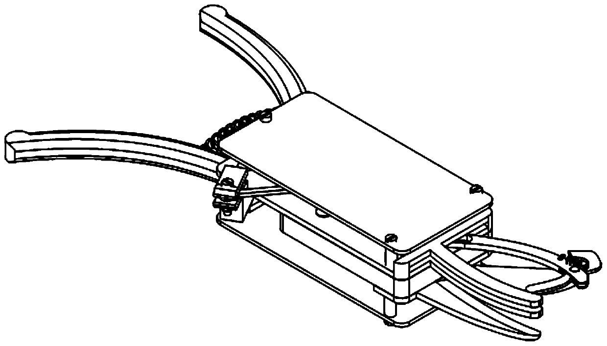 A bionic self-clamping fruit wood shears