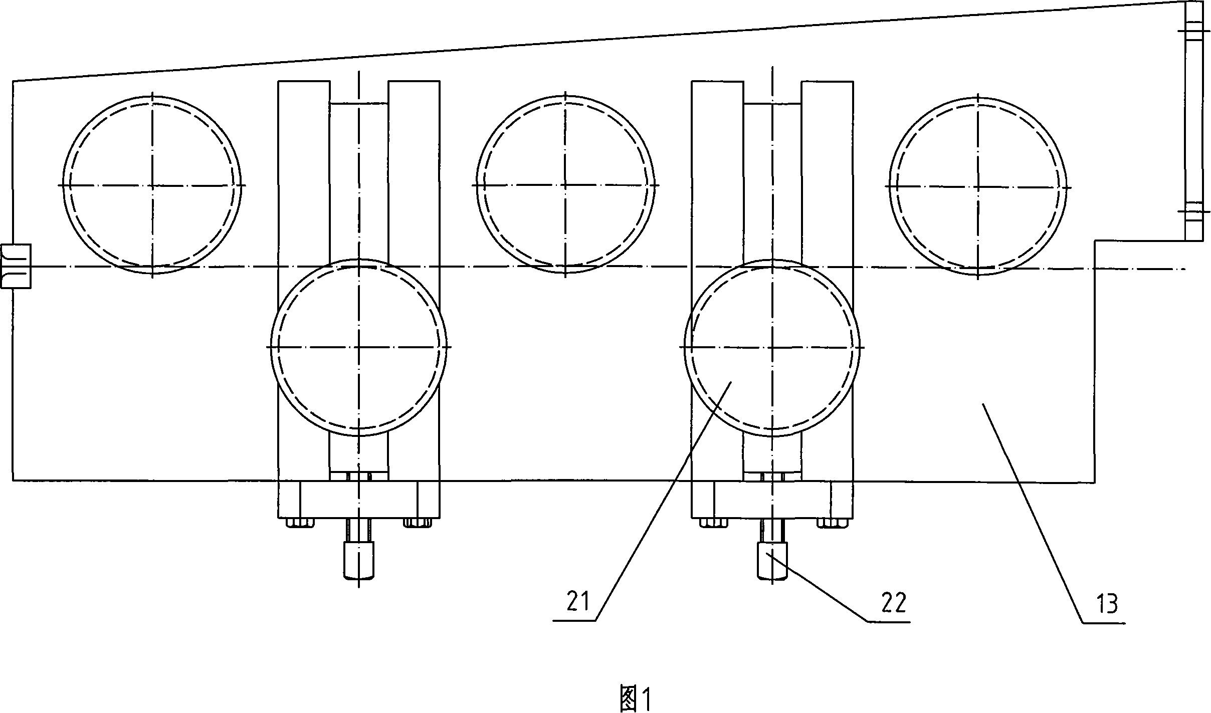 Cold heading machine straightening device