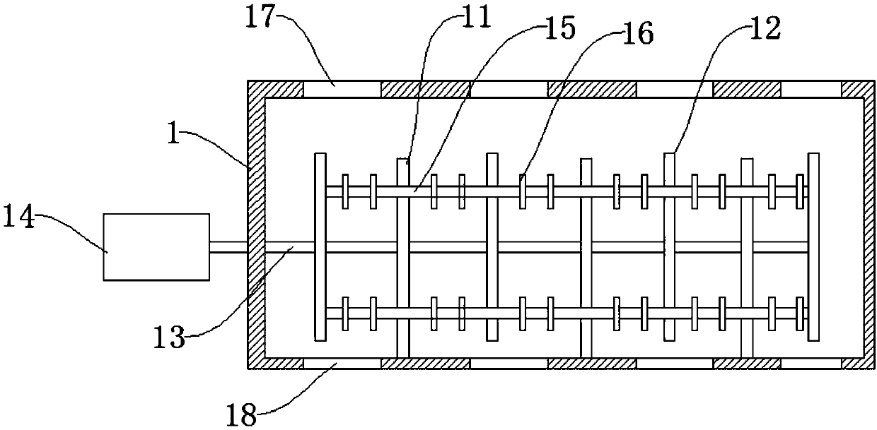 Multiple high-efficiency pulverizing device for tea leaves and pulverizing method