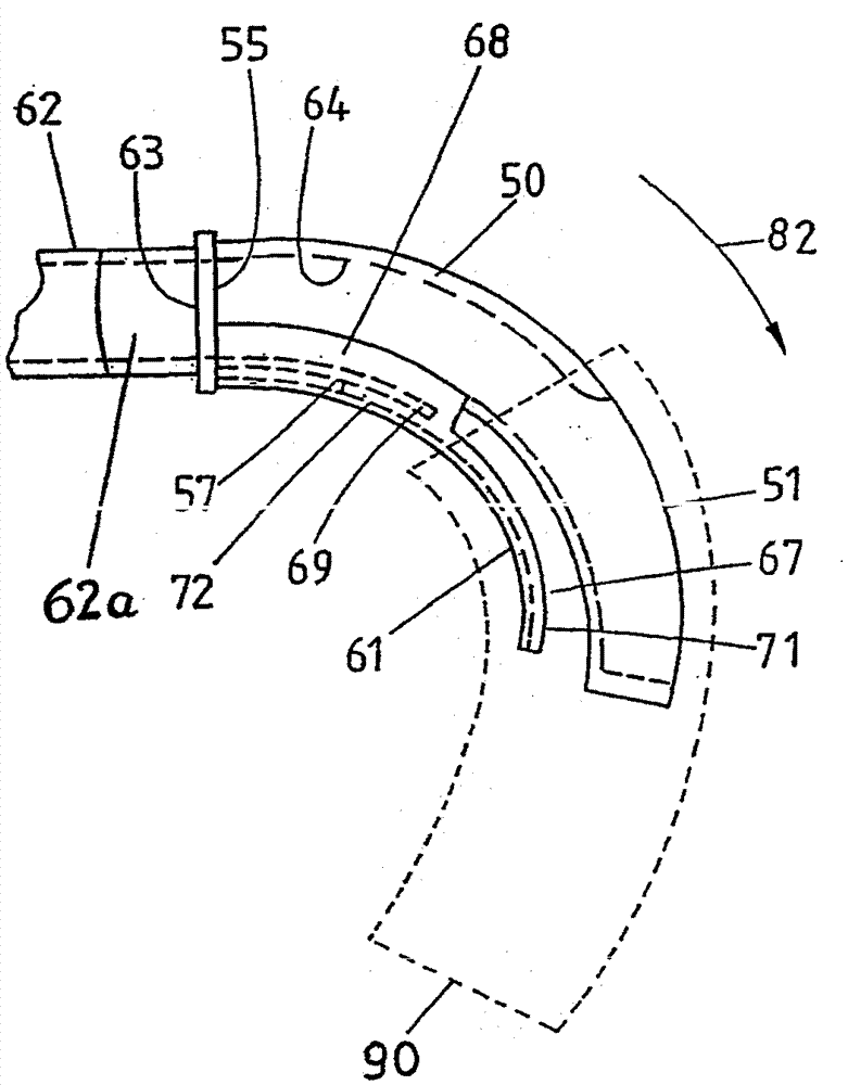 Spinning machine with compact equipment