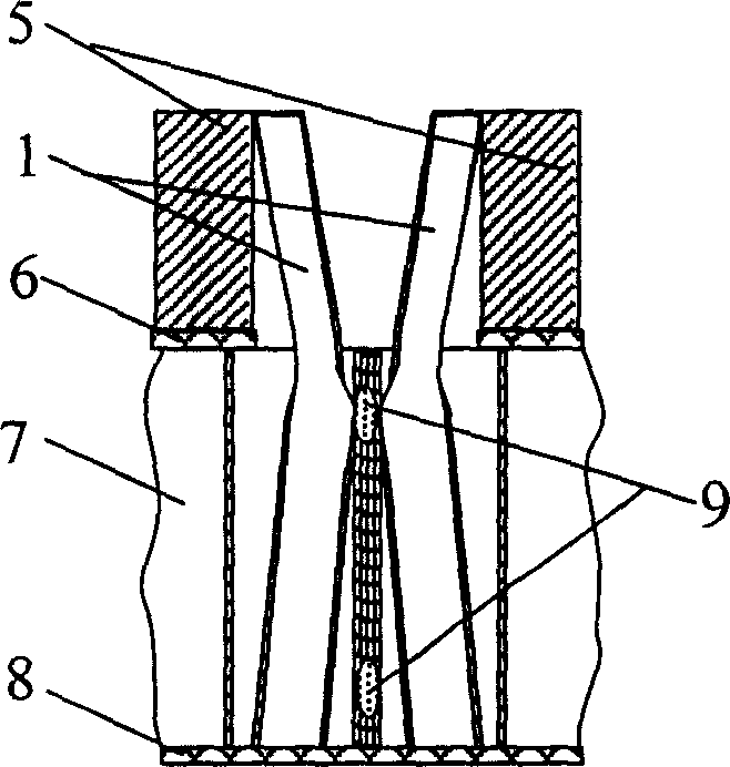 Small size honeycomb structural member spot welding movable electrode and welding method