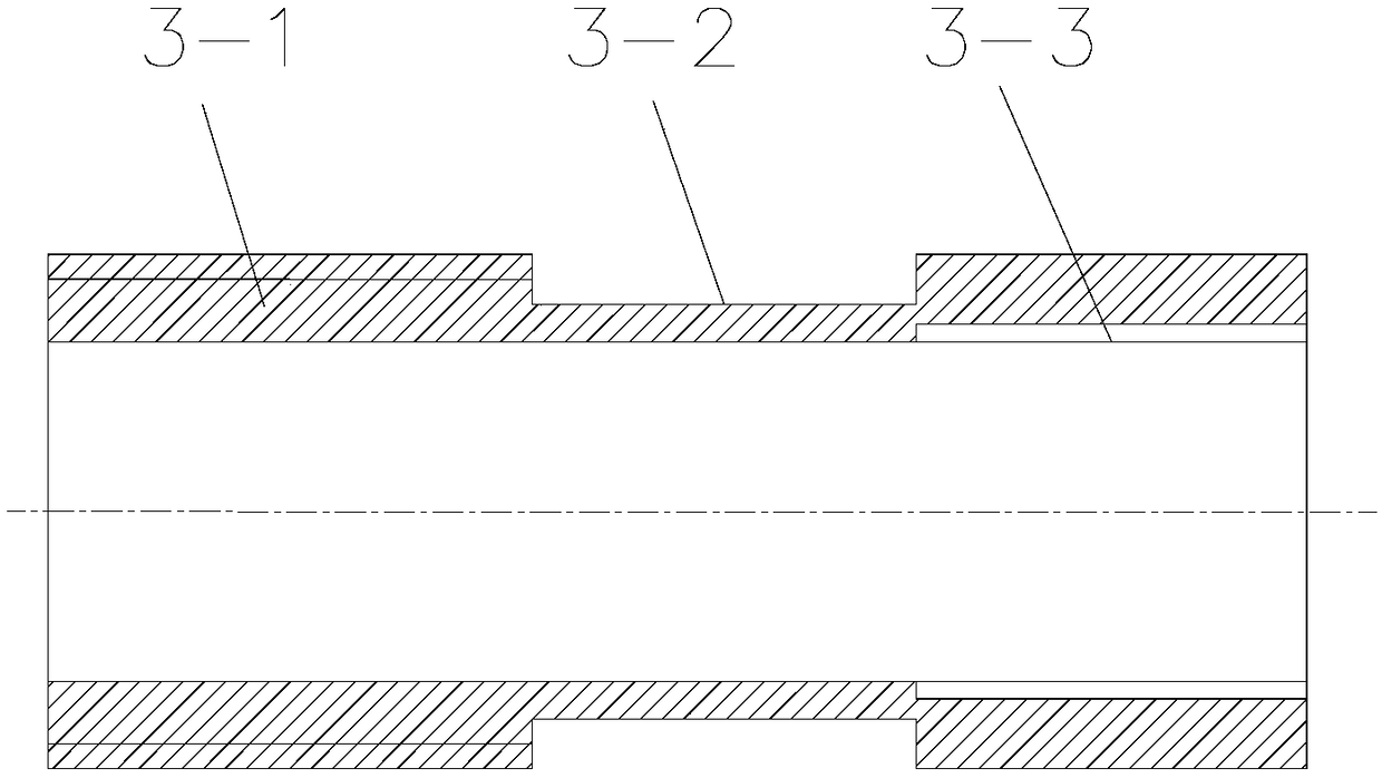 Rapid pipe joint mounting device and advanced small pipe construction method