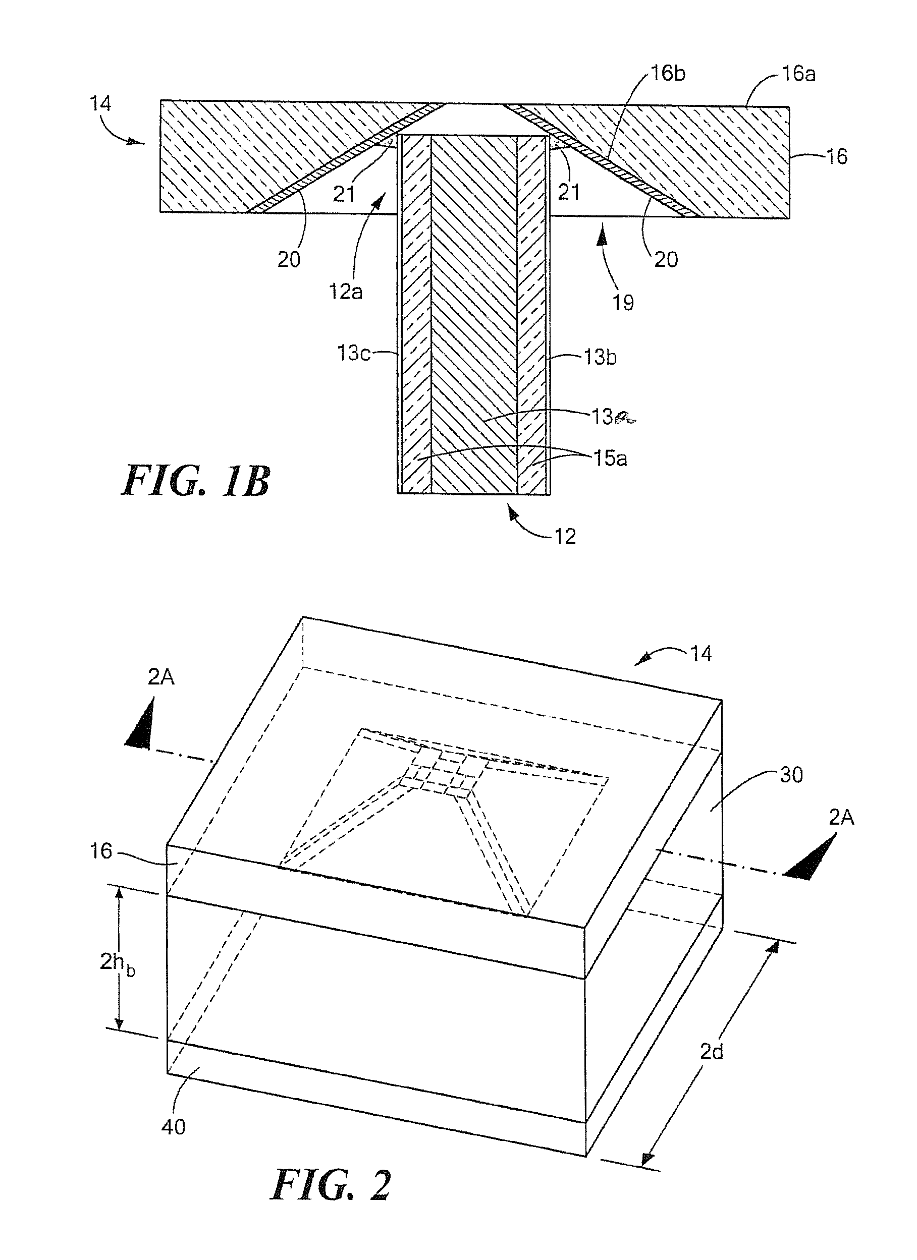 Droopy bowtie radiator with integrated balun