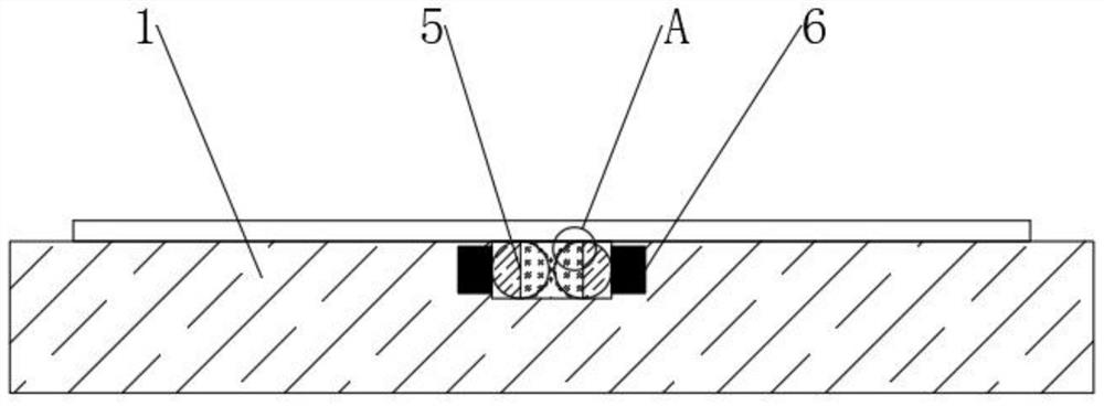 Self-balancing type metal plate shearing device