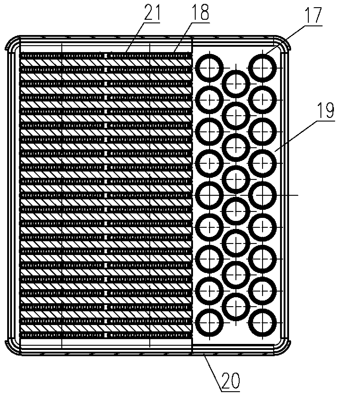 Waste heat utilization heat exchange device with changeable dispersed heat exchange structure grid holes