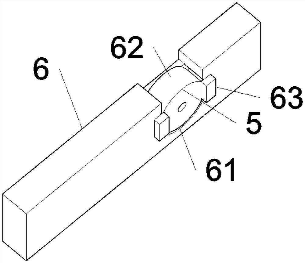 Non-slipping wire drawing machine with lubricating liquid box and use method thereof