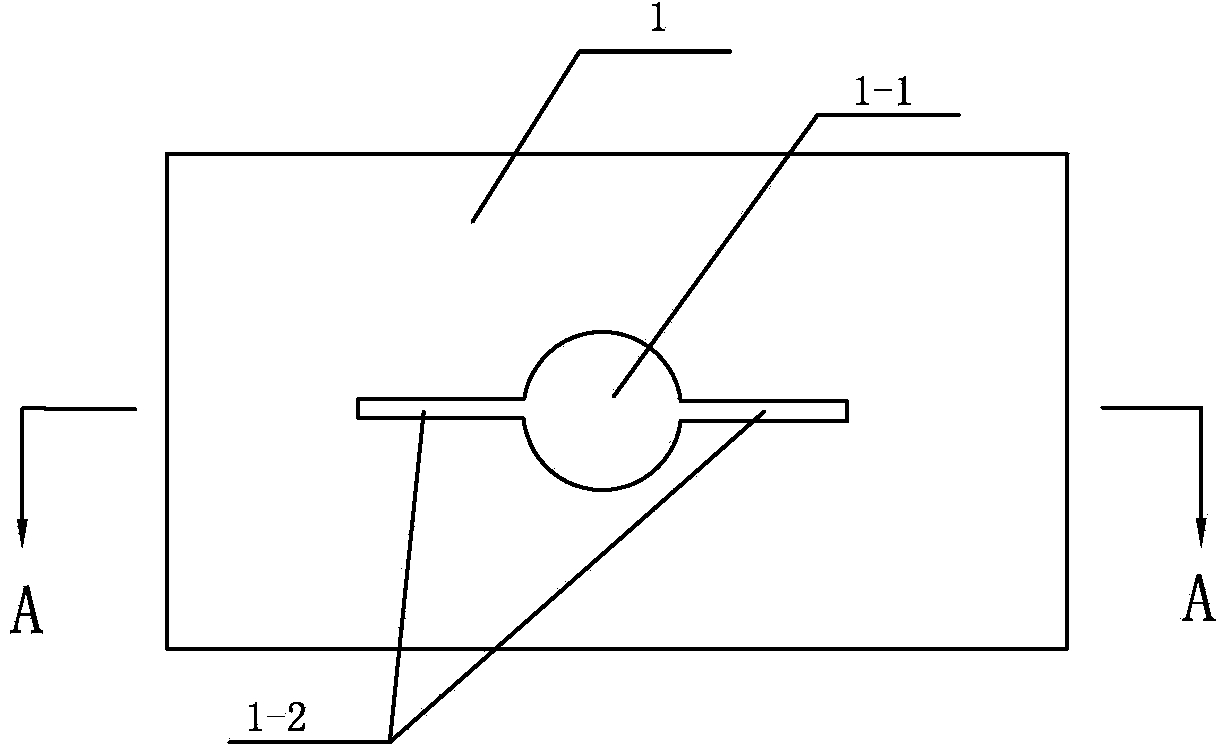 In vitro micro-dynamic culture device of mammalian embryos and method for cultivating embryos by using same