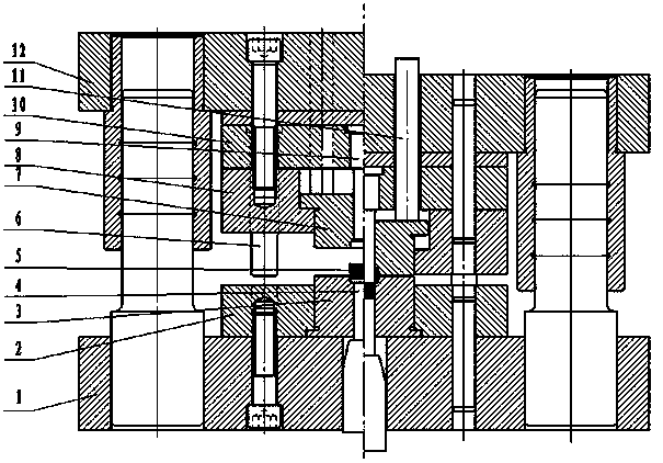 Closed extruding fine blanking die based on floating female die structure