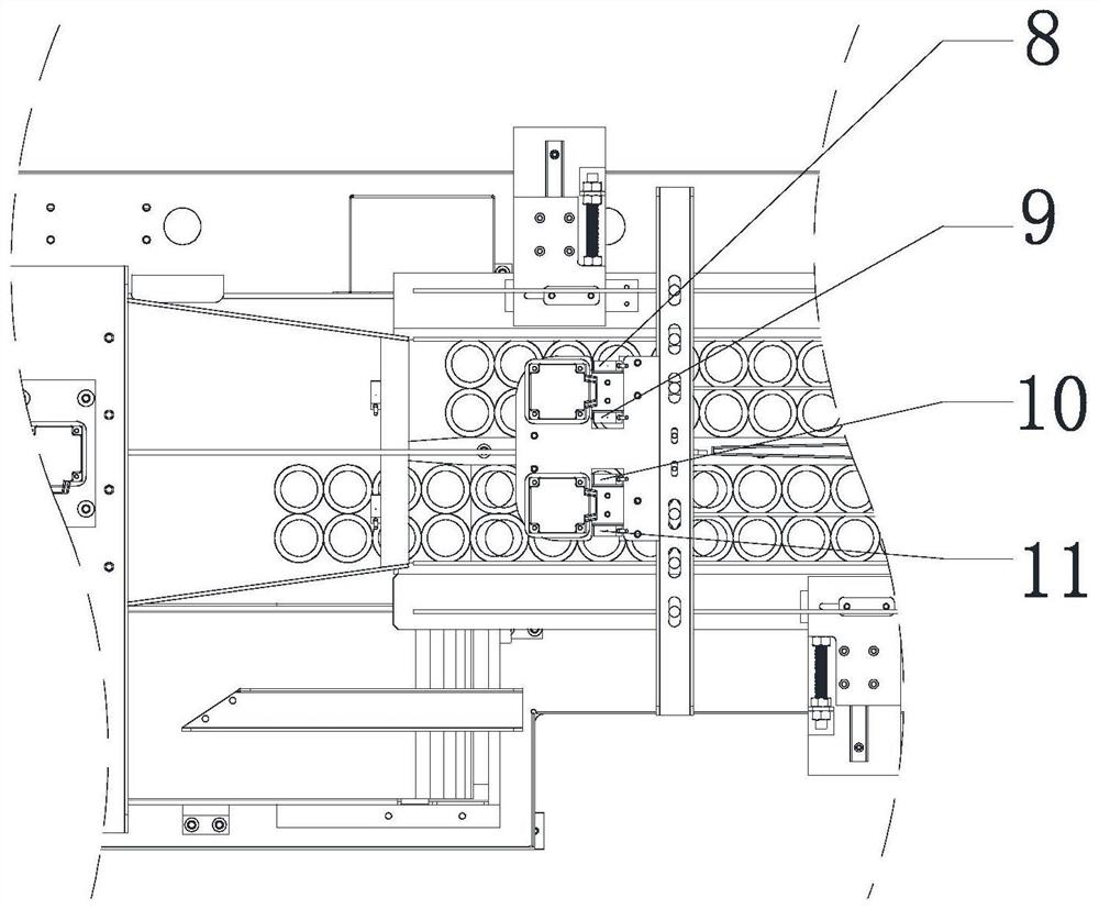 Bottle feeding device of automatic box filling machine for PET bottles