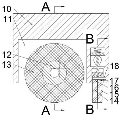 Gypsum cutting device capable of preventing people from being hurt and suitable for different thicknesses