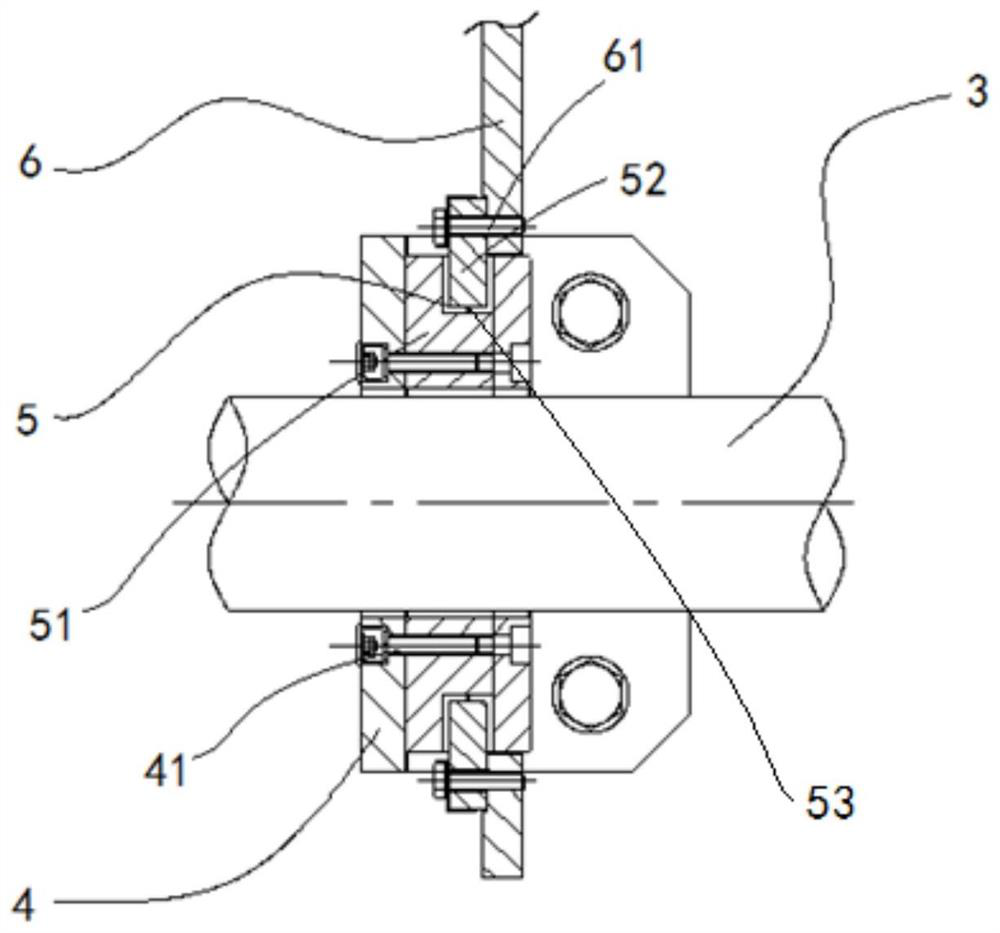 Transmission device for driving segmented floatable rollers