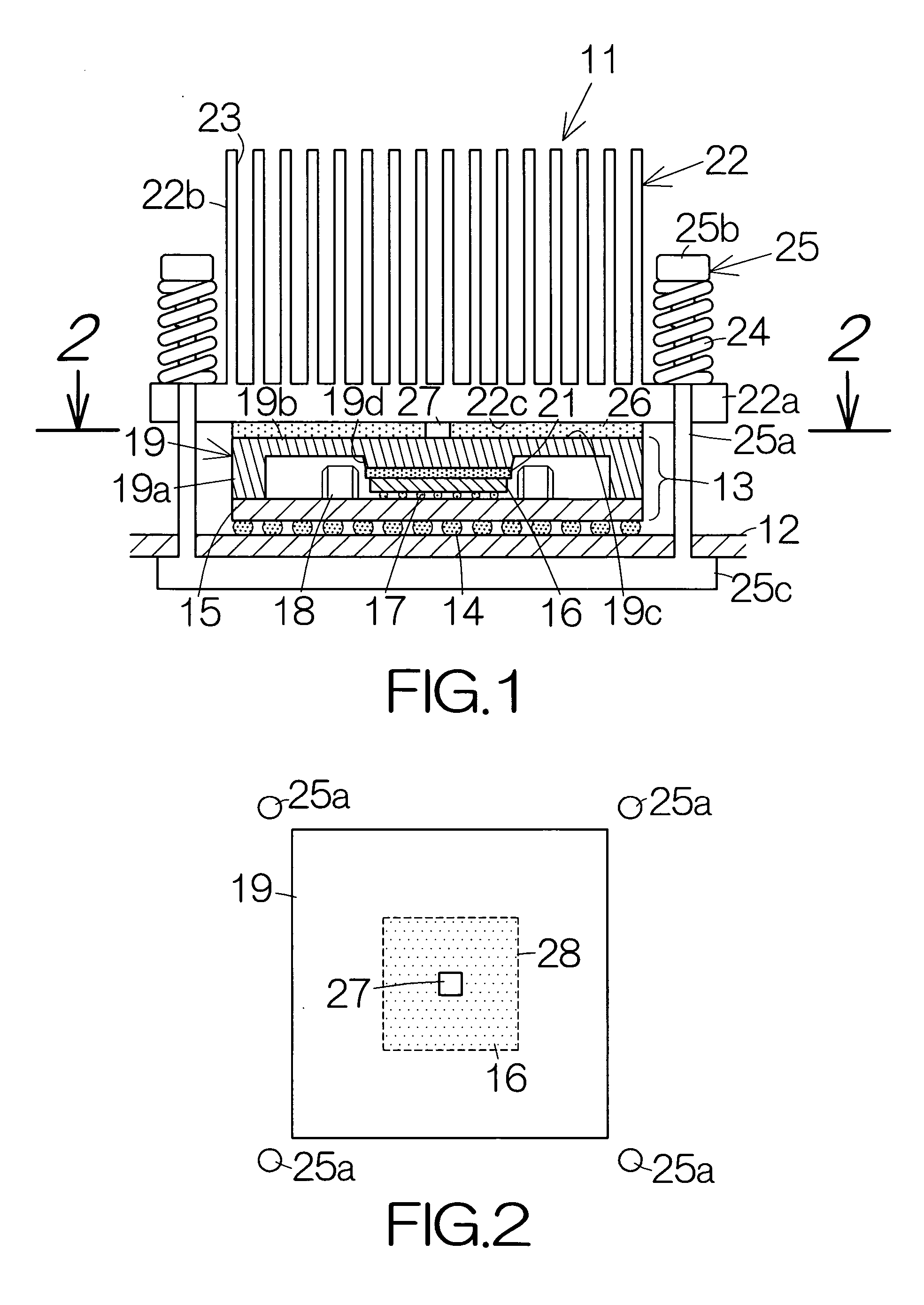 Electronic component package including heat spreading member