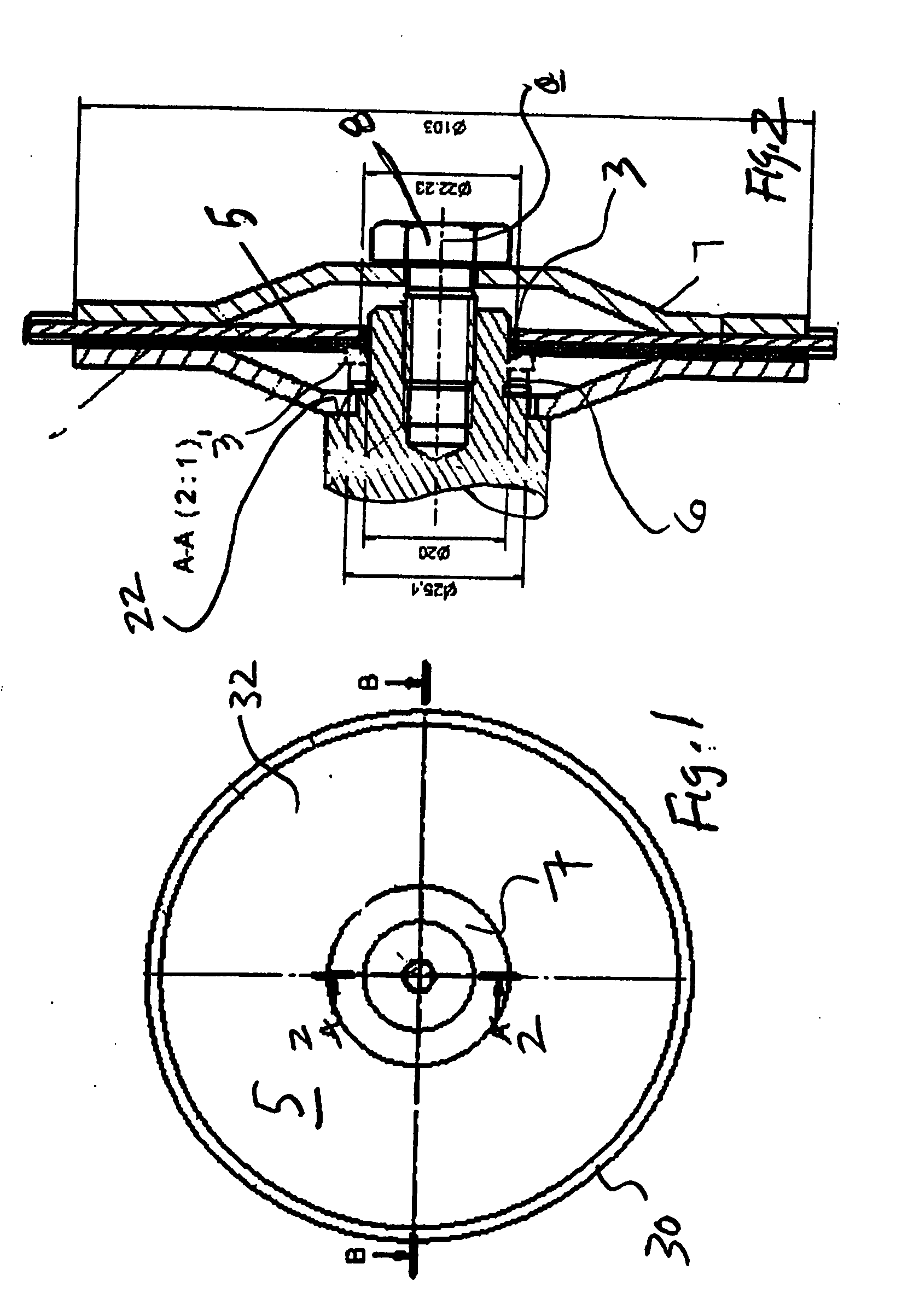 Shoulder bushing for saw blades