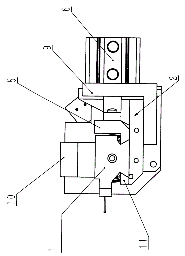 Automatic separating device for aluminum bar clamp