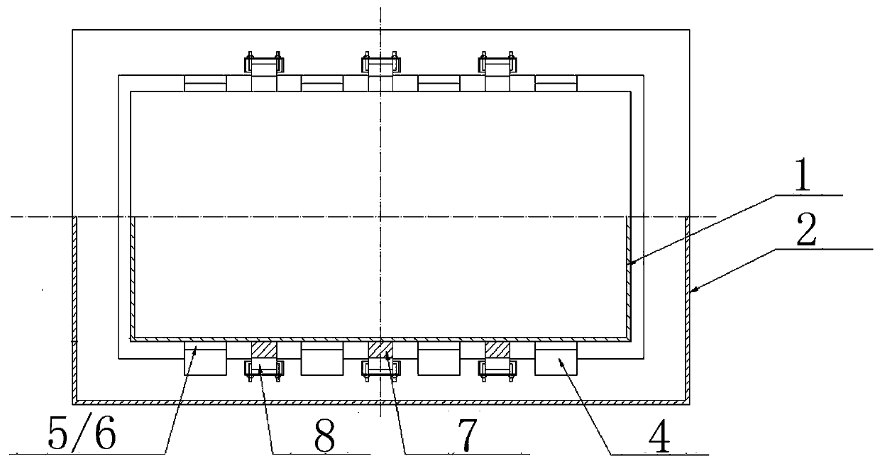 A clamping and tightening device for an aluminum electrolytic cell