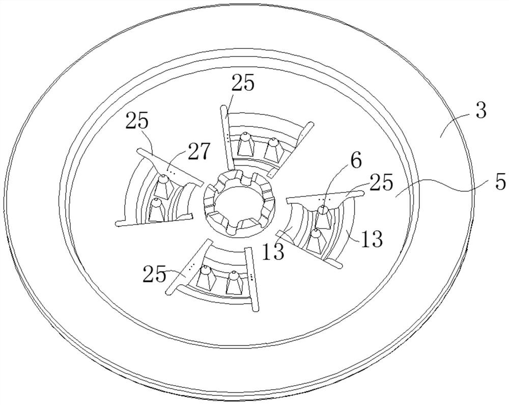 Single-cup structure capable of reversely puncturing bottom by external force