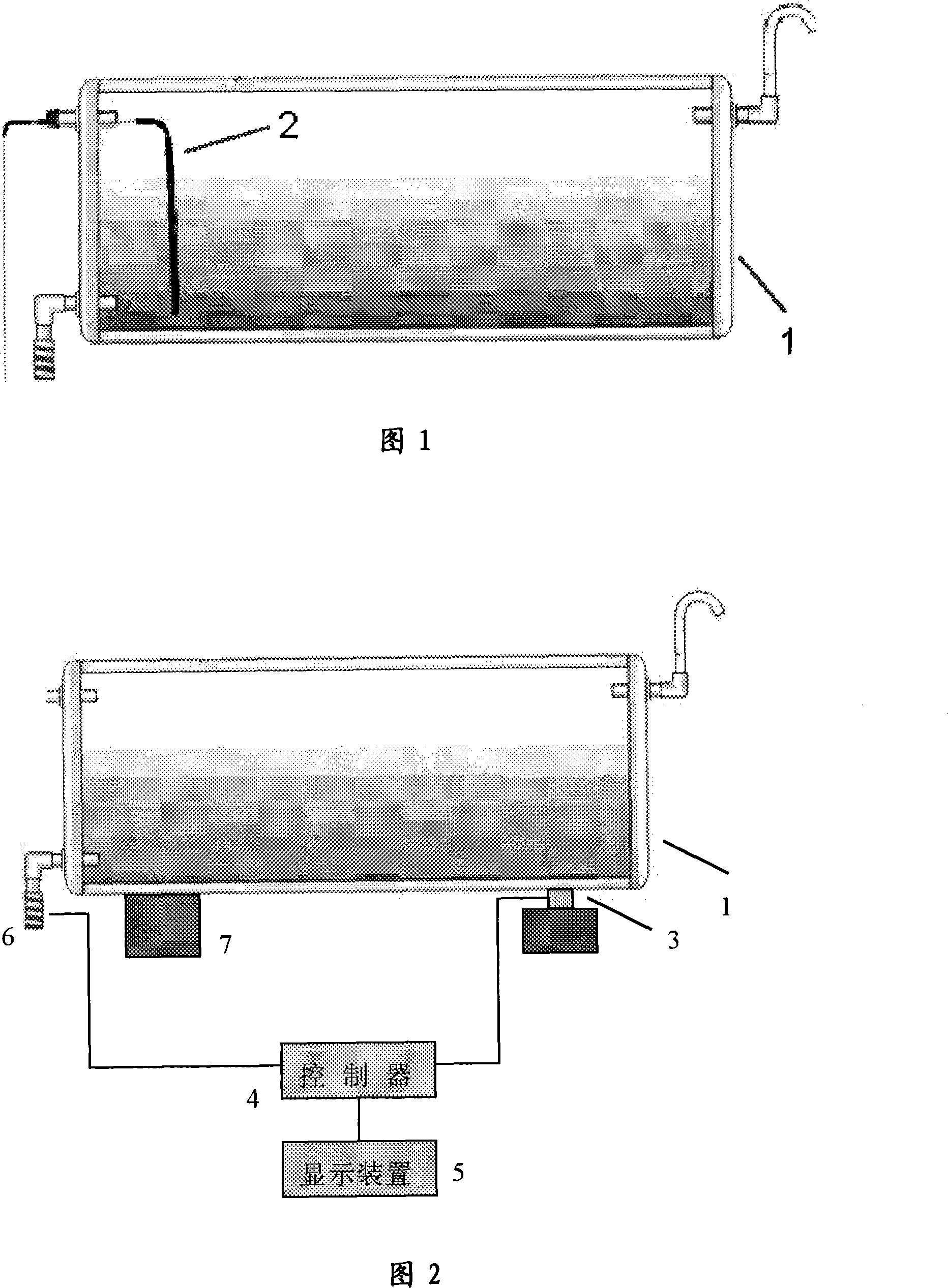 Method and device for monitoring water capacity in solar water heater tank