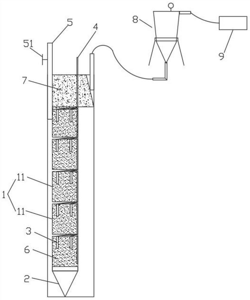 Deep hole uncoupled charge aqueous medium extruding and loosening blasting assembly and blasting method