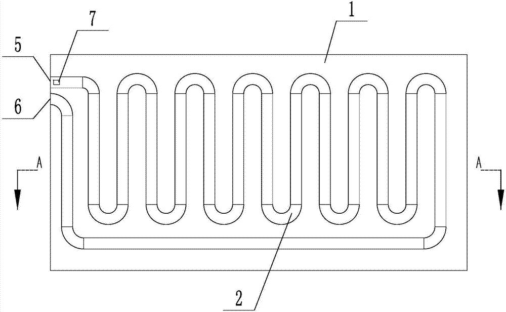 Water-tank-free heat storage plate core