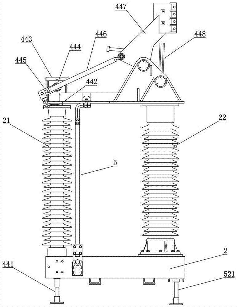 Extra-high-voltage earthing switch with series-wound main circuit and arc extinguishing chamber for opening and closing induction current