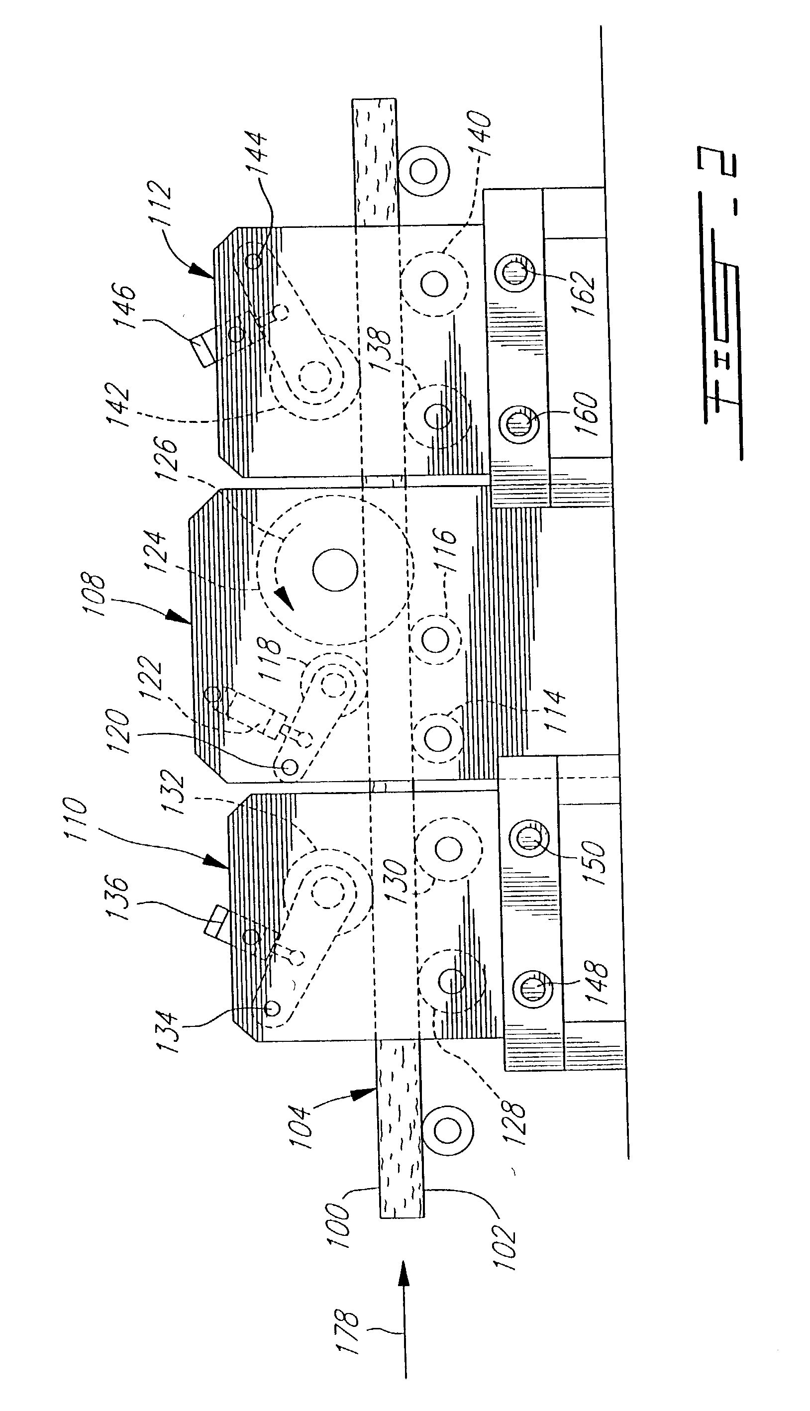 Apparatus for controlled curved sawing or cutting of two-faced cants