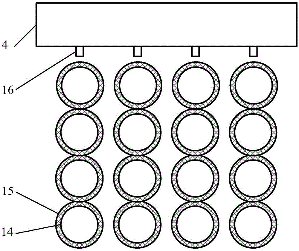 Miniature heat pump type seawater desalinating system with seawater evaporation device