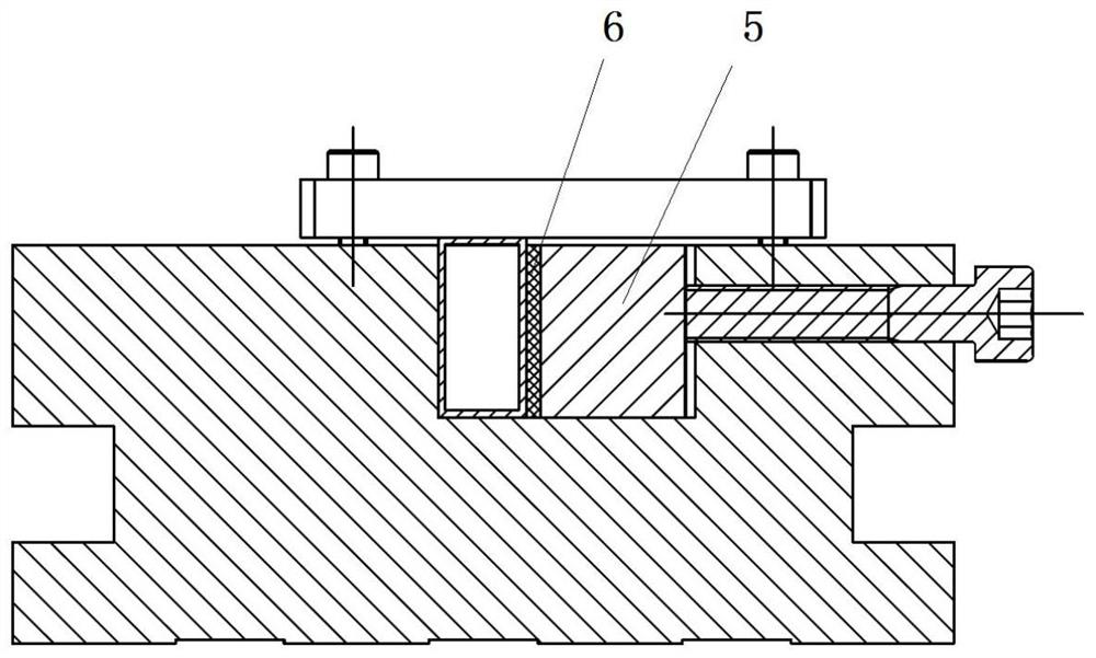 Method for eliminating tiny deformation in batch forming of slender thin-wall crack line sources