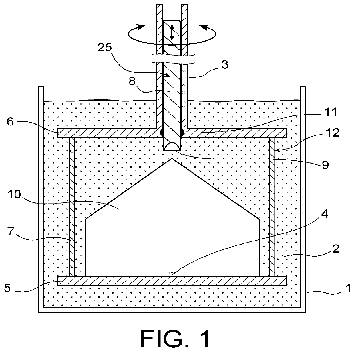 Method for manufacturing a single crystal by solution growth enabling trapping of parasitic crystals