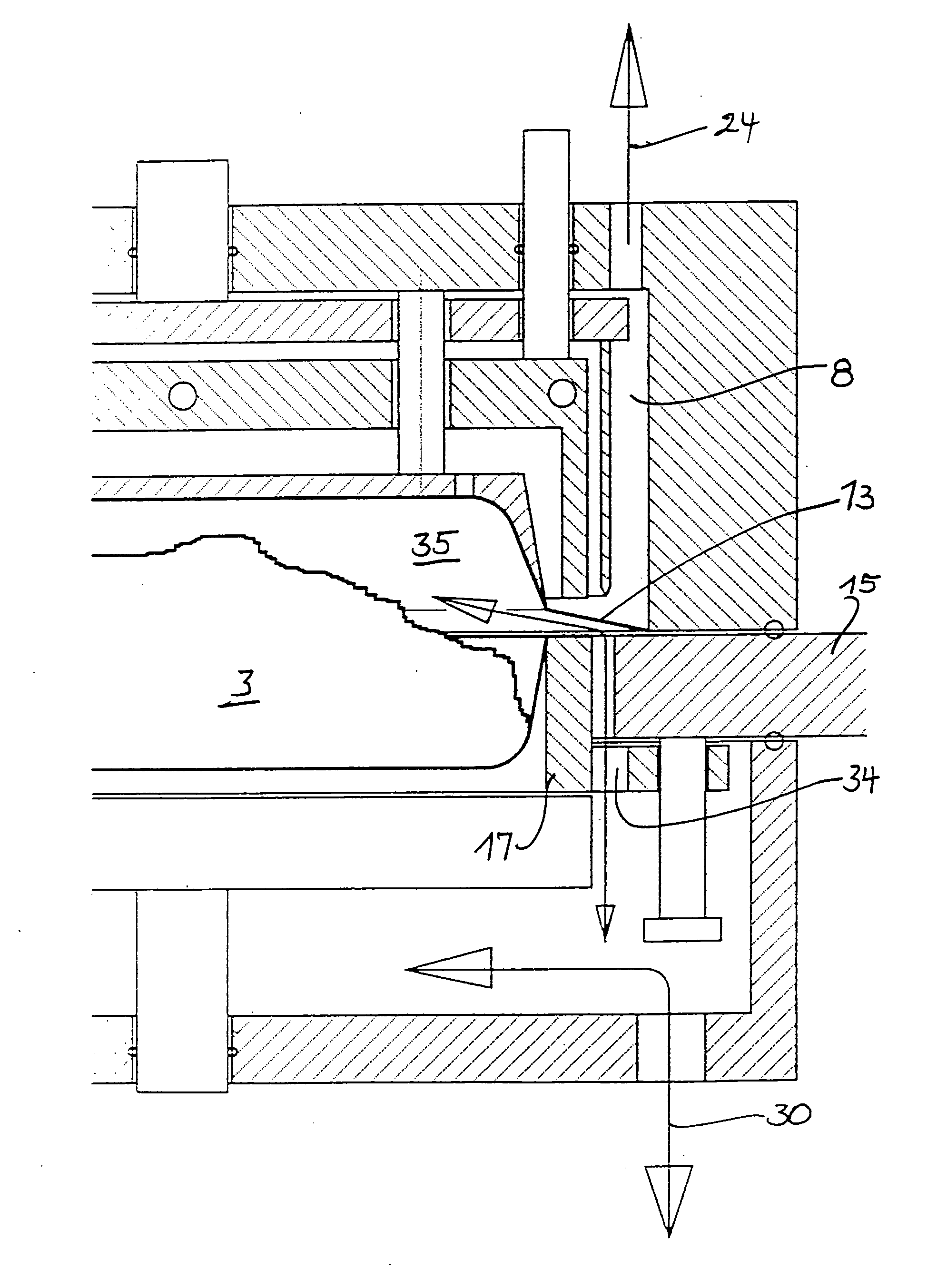 Method and packaging machine for packaging a product arranged in a tray