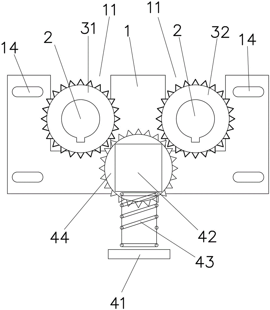 A transmission structure between adjacent conveying rollers