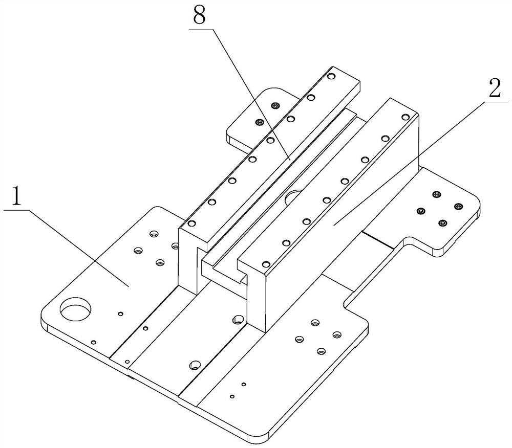 A steel pipe fixture for pipe thread processing equipment