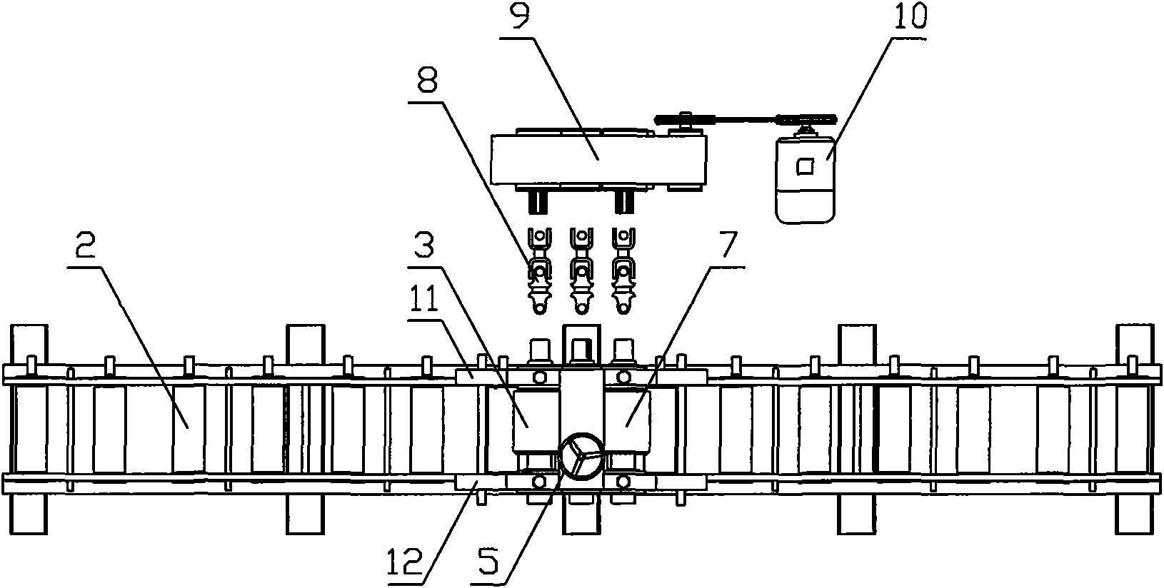 Welding device for gantry-shaped steel of forklift