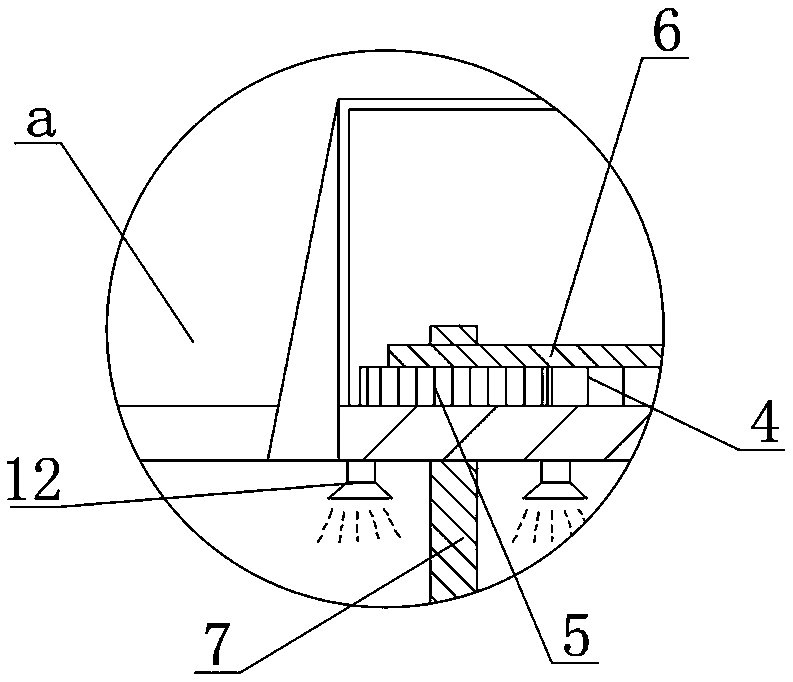 Pig feed cutting device