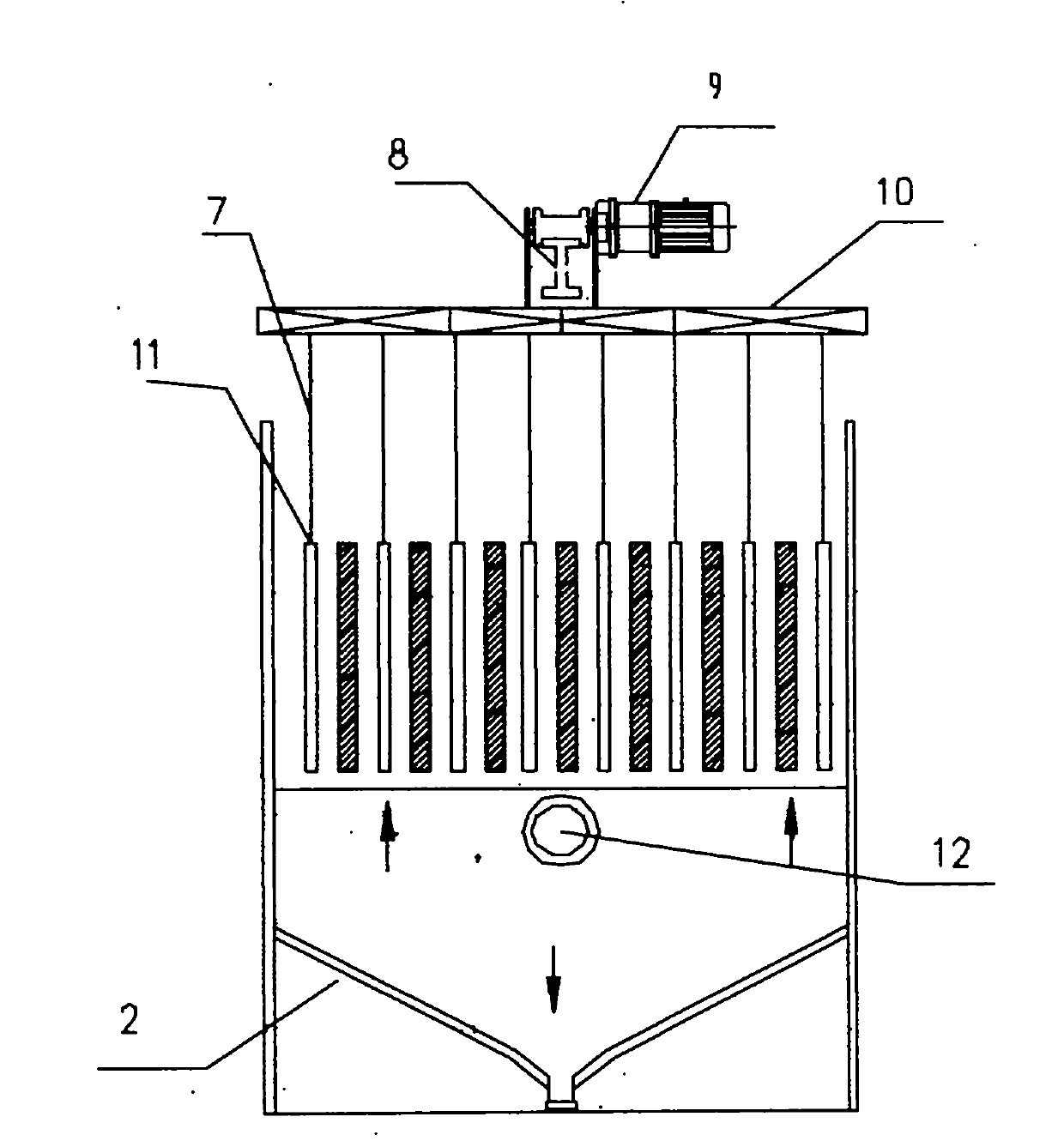 Magnetic plate liquid purifying device