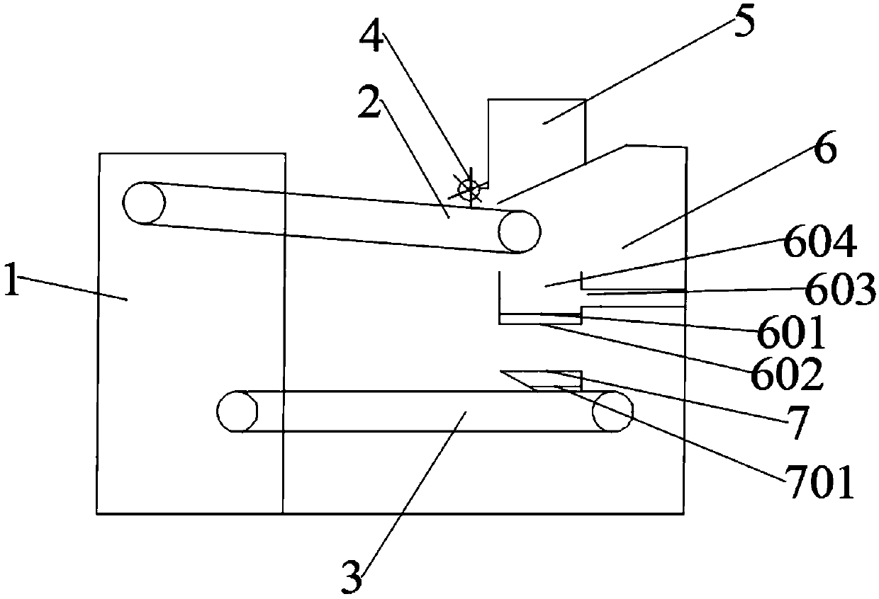 Leaked material recycling device for tea leaf conveying